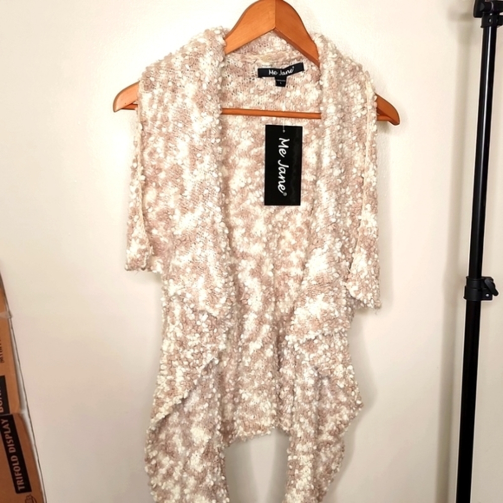 Me Jane Flowy Sweater Vest Tan L